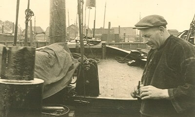 Visserijbedrijf T. Barelds, Duurzaam vissen op en handelen in o.a. Wolhandkrab, Scheermessen, Noordzee krab, Japanse oester, Mosselen, Kreeft, Europese zalm, Pootvis, Baars ,Karper, Paling, Rivierkreeft, Snoek, Snoekbaars, Voorn, Zeelt